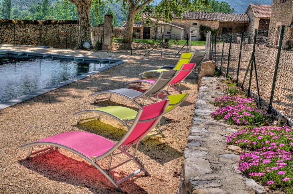 Gites Du Domaine Des Dames Vallon-Pont-d'Arc Bilik gambar